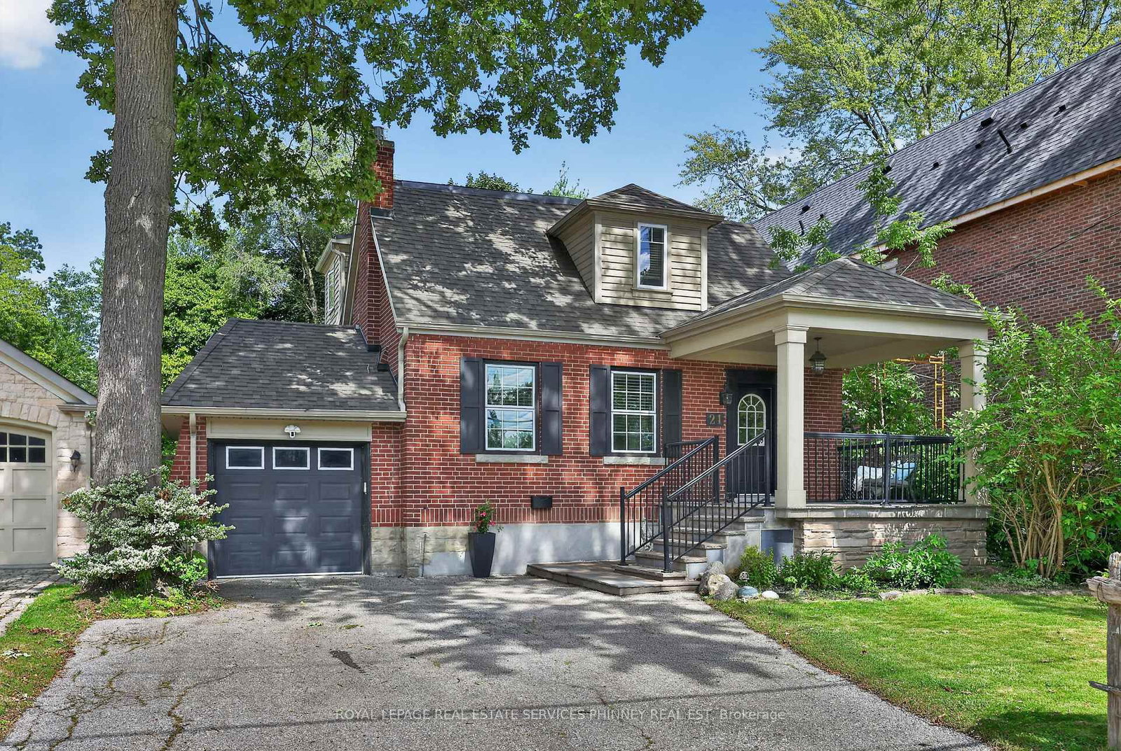 21 Cumberland Drive • Mississauga, ON photo 3