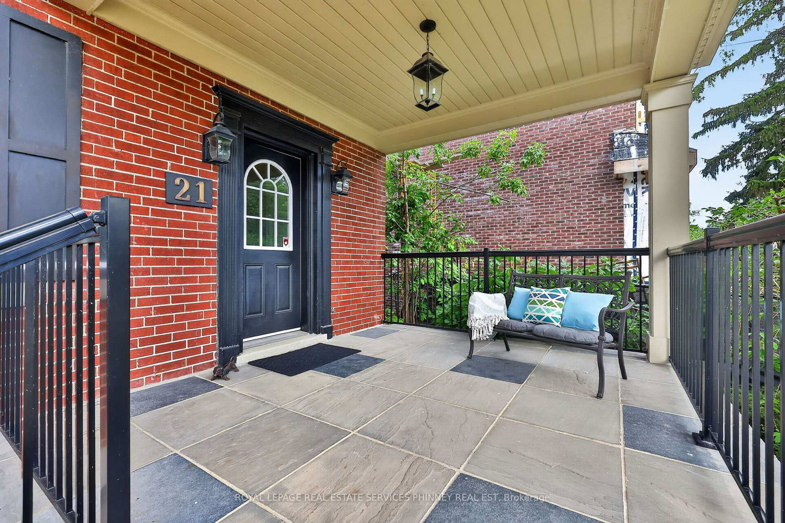 21 Cumberland Drive • Mississauga, ON photo 4