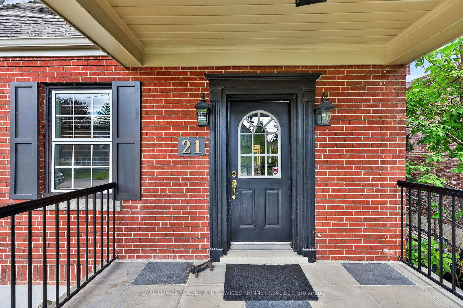 21 Cumberland Drive • Mississauga, ON photo 5