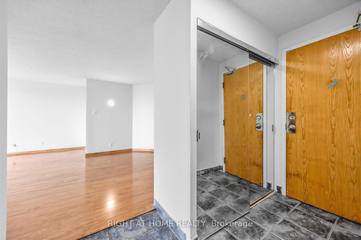 41 Markbrook Lane • #1711 • Toronto, ON photo 4