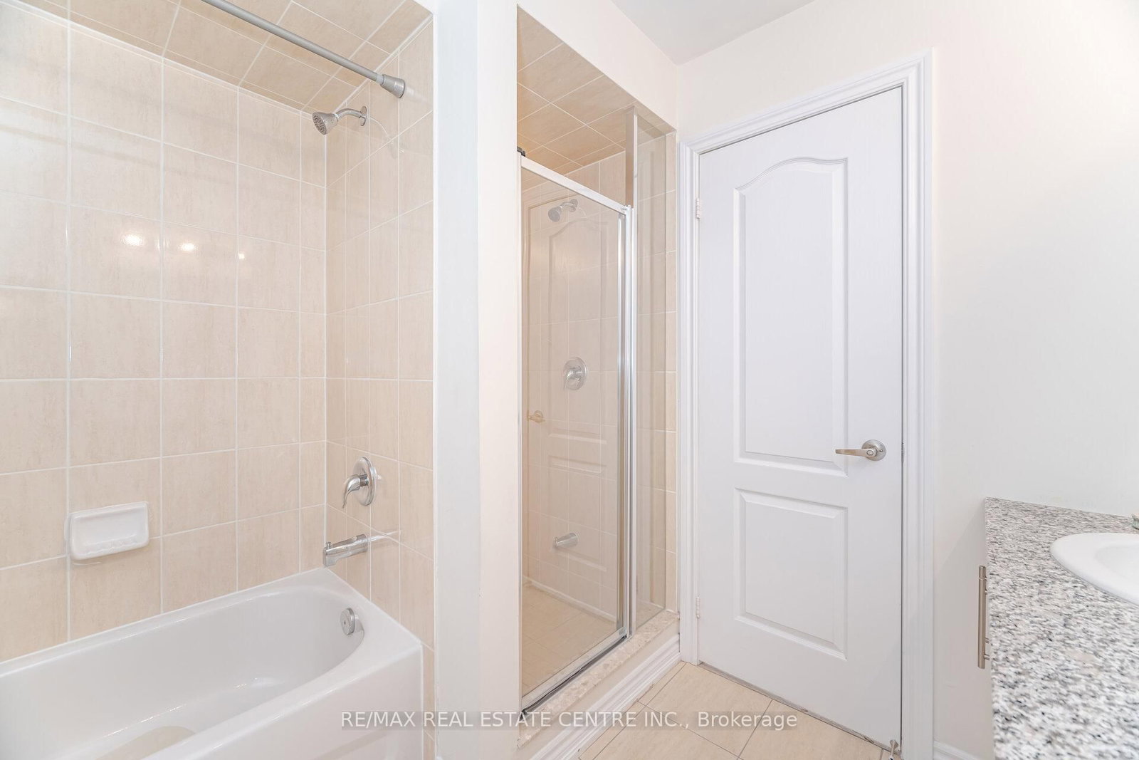 11 Yately Brampton,ON L7A 4R9 — Photo 21