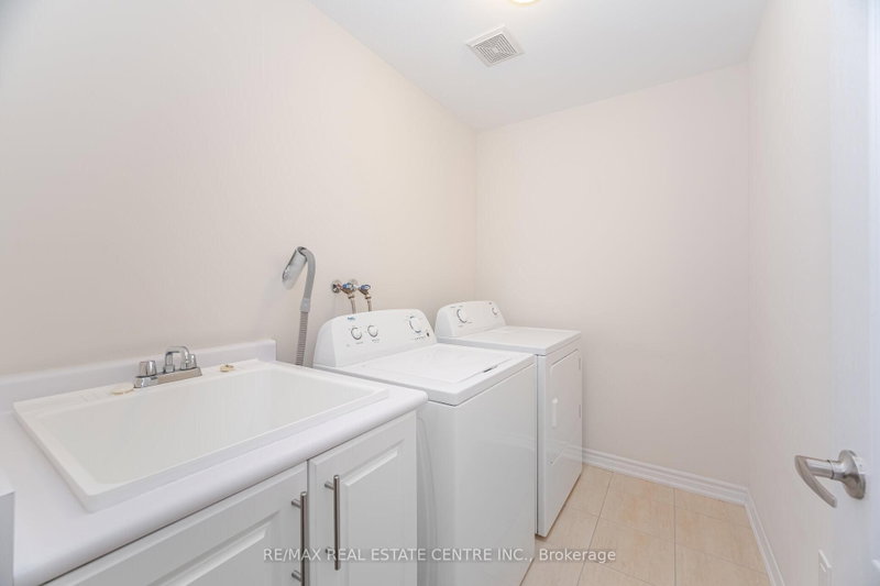 11 Yately Brampton,ON L7A 4R9 — Photo 23