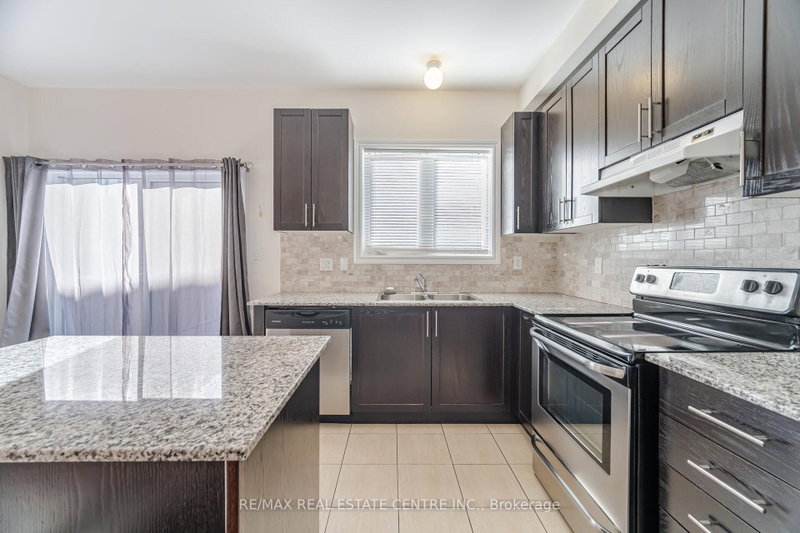 11 Yately Brampton,ON L7A 4R9 — Photo 9