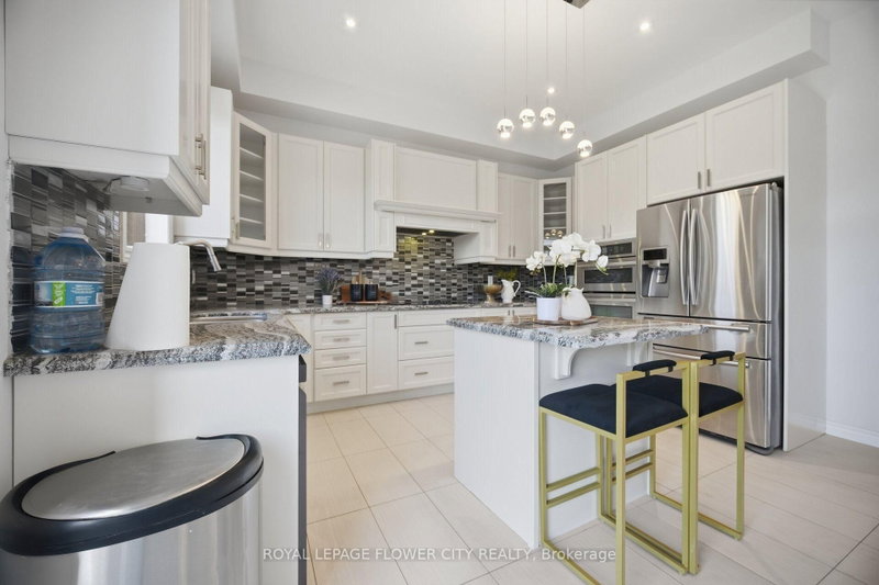 18 Malpass Brampton,ON L7A 4P8 — Photo 12