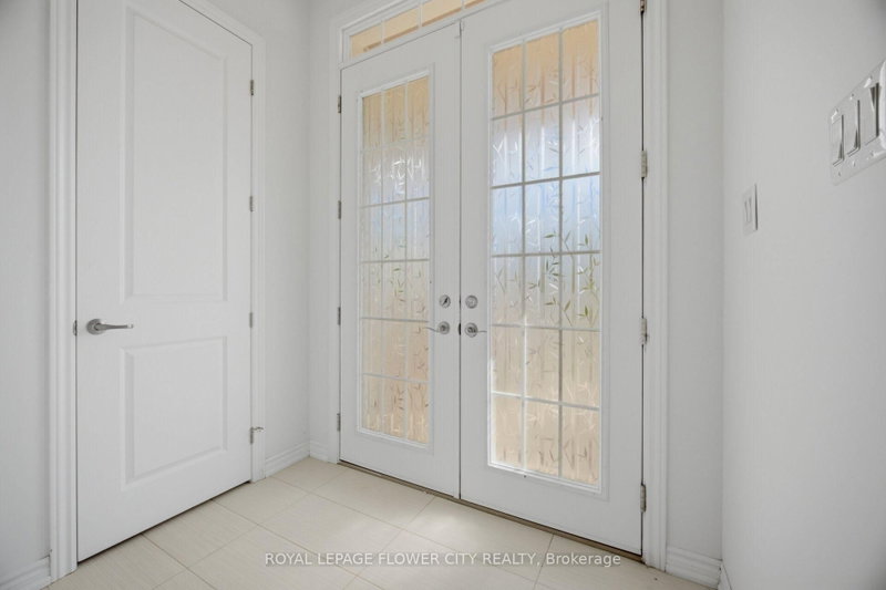 18 Malpass Brampton,ON L7A 4P8 — Photo 4