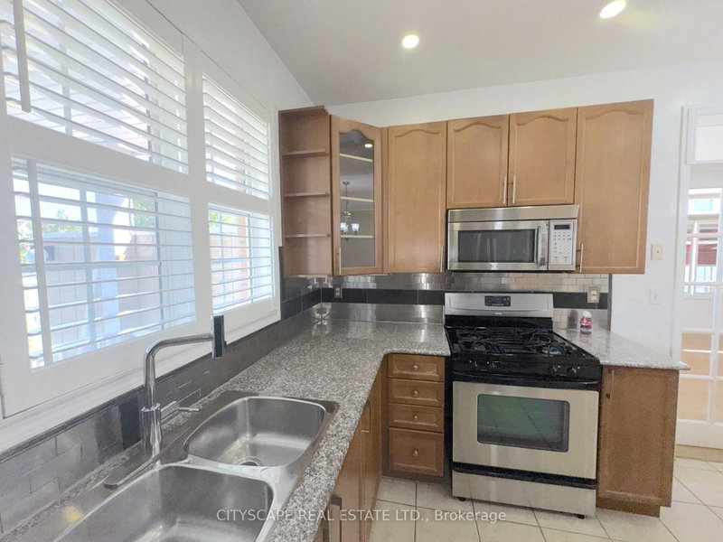 24 Eastway Brampton,ON L6S 0A4 — Photo 13