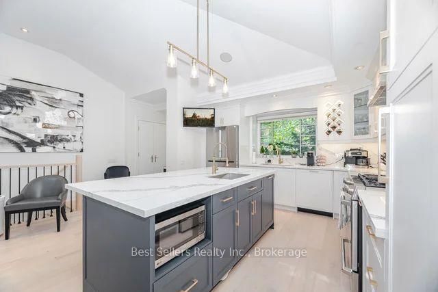 1595 Calverton Court • Mississauga, ON photo 4