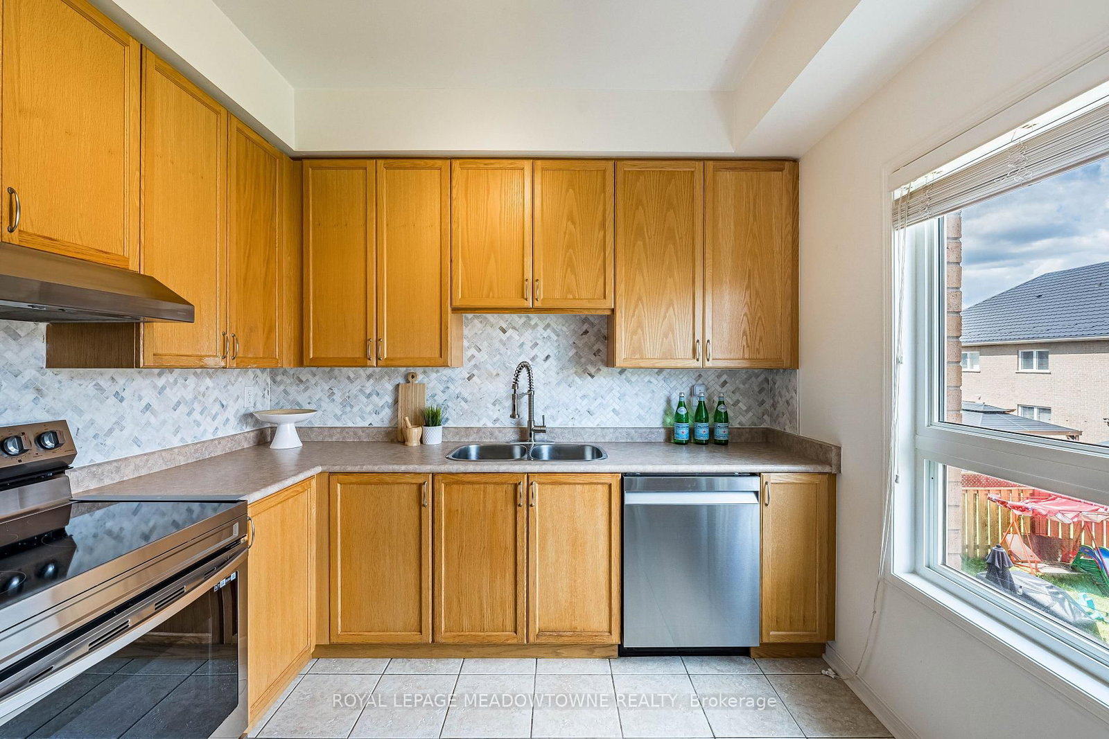 6577 Jazzy Mews • Mississauga, ON photo 12