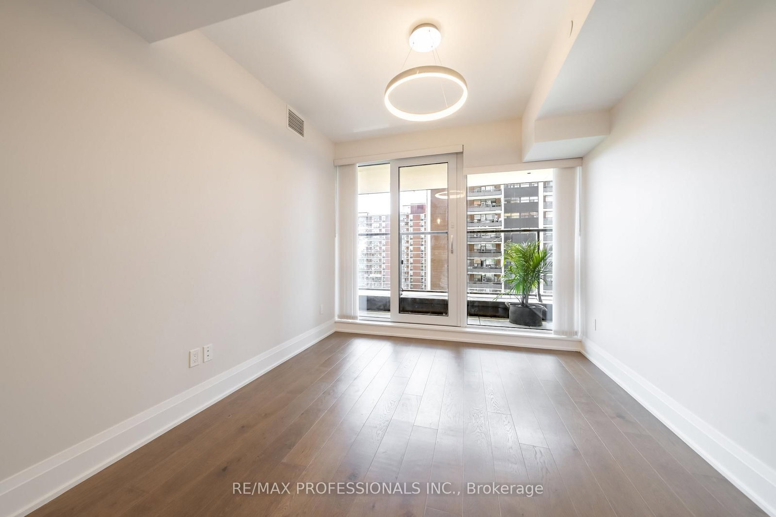 21 Park Street E • #816 • Mississauga, ON photo 16