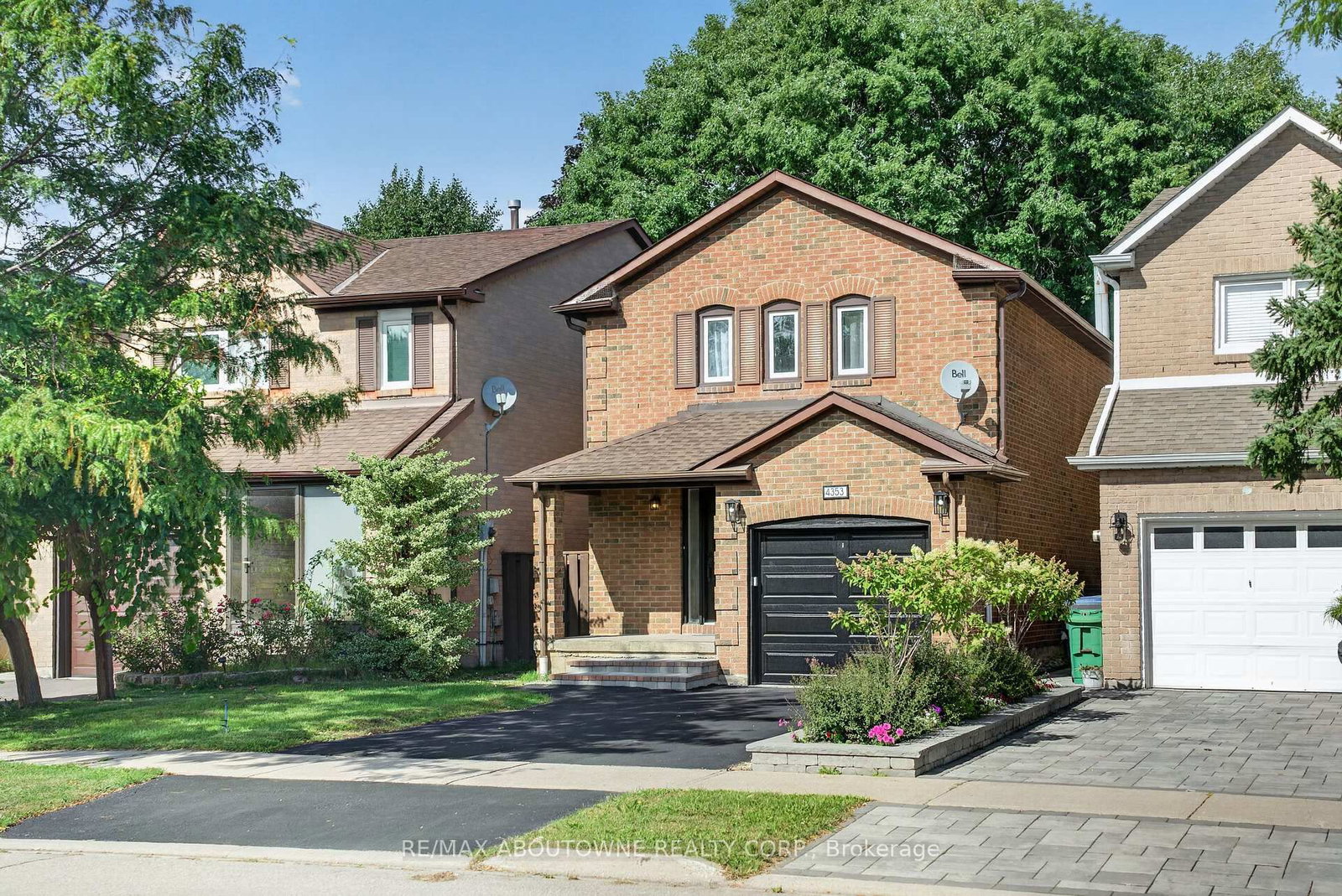 4353 Sawmill Valley Drive • Mississauga, ON photo 1