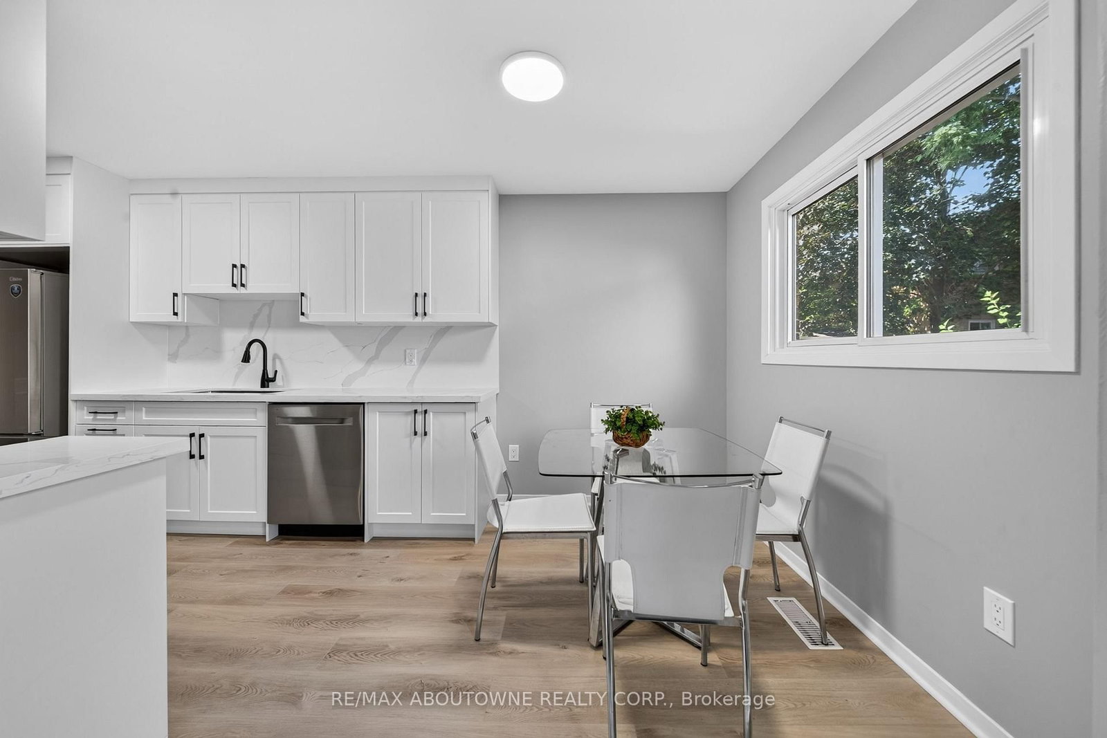4353 Sawmill Valley Drive • Mississauga, ON photo 10