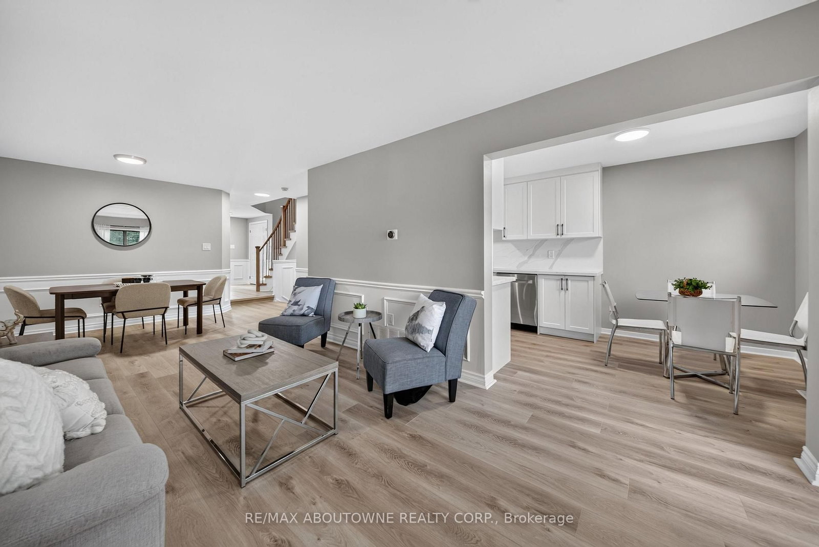 4353 Sawmill Valley Drive • Mississauga, ON photo 11
