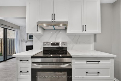 4353 Sawmill Valley Drive • Mississauga, ON photo 8