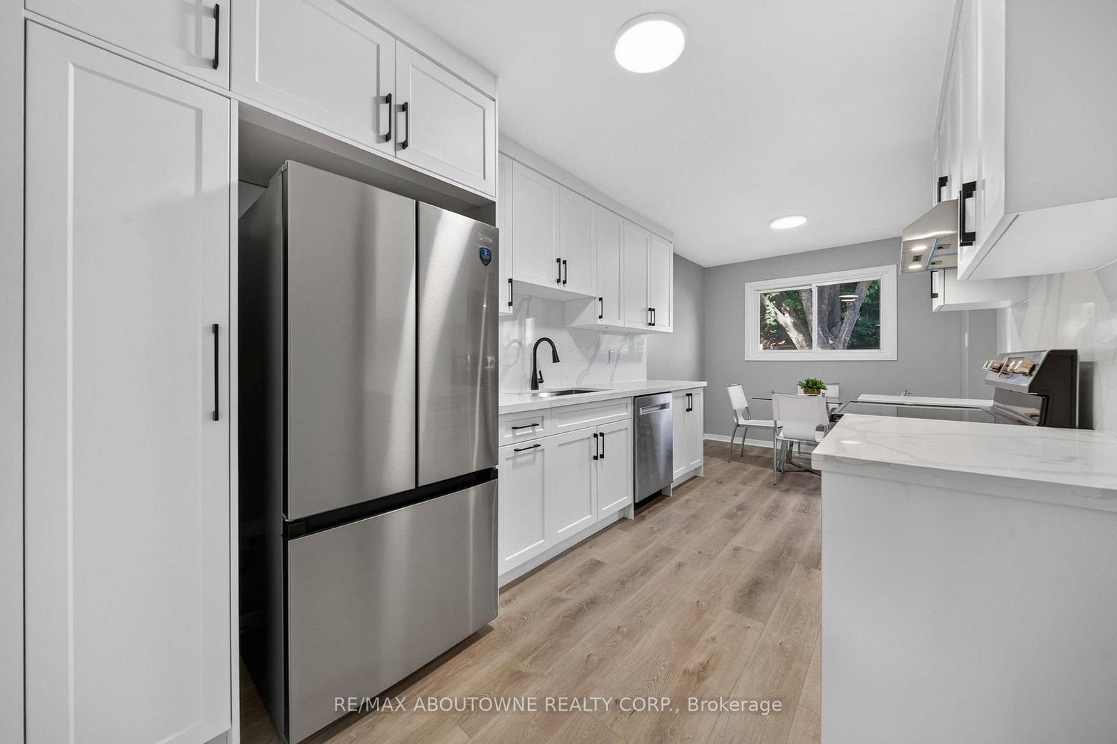 4353 Sawmill Valley Drive • Mississauga, ON photo 9