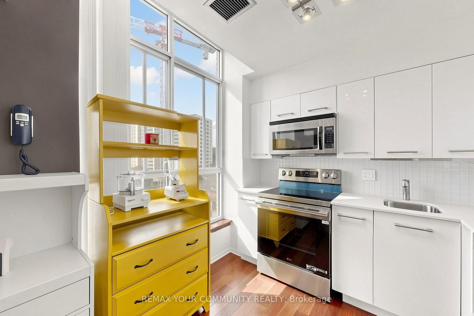 24 Southport Street • #844 • Toronto, ON photo 6