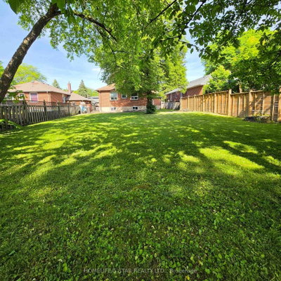 14 NORTHGLEN Avenue • Toronto, ON photo 5