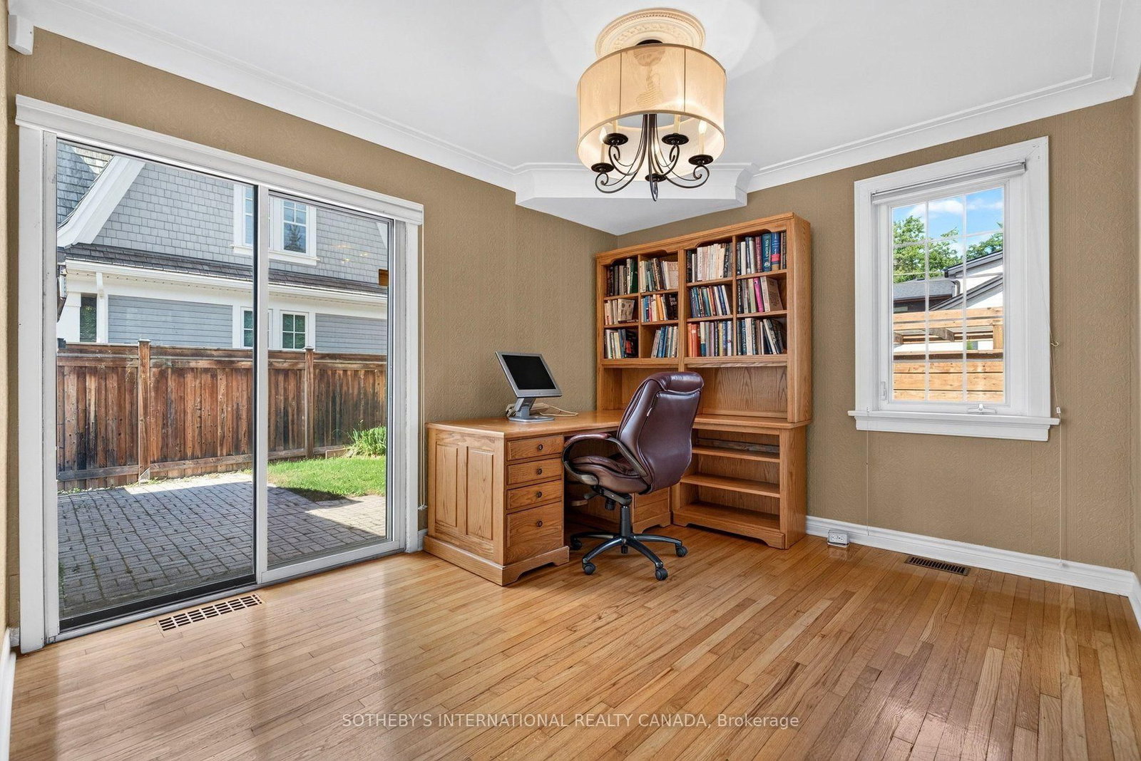 1375 Caroline Street • Burlington, ON photo 10