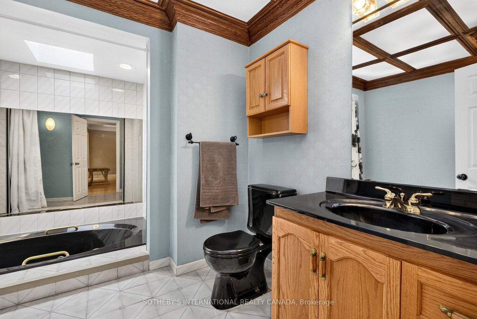 1375 Caroline Street • Burlington, ON photo 11
