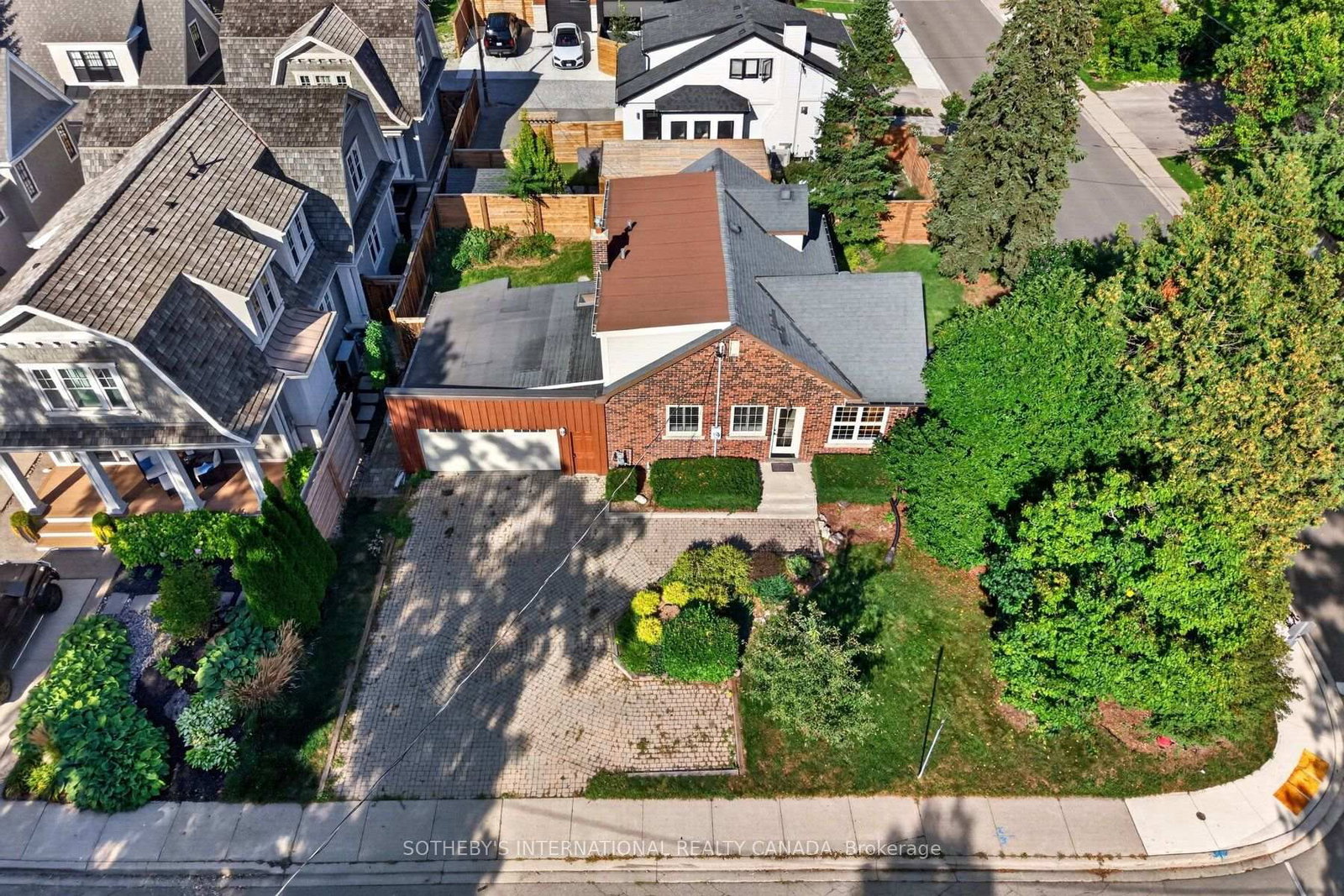 1375 Caroline Street • Burlington, ON photo 25