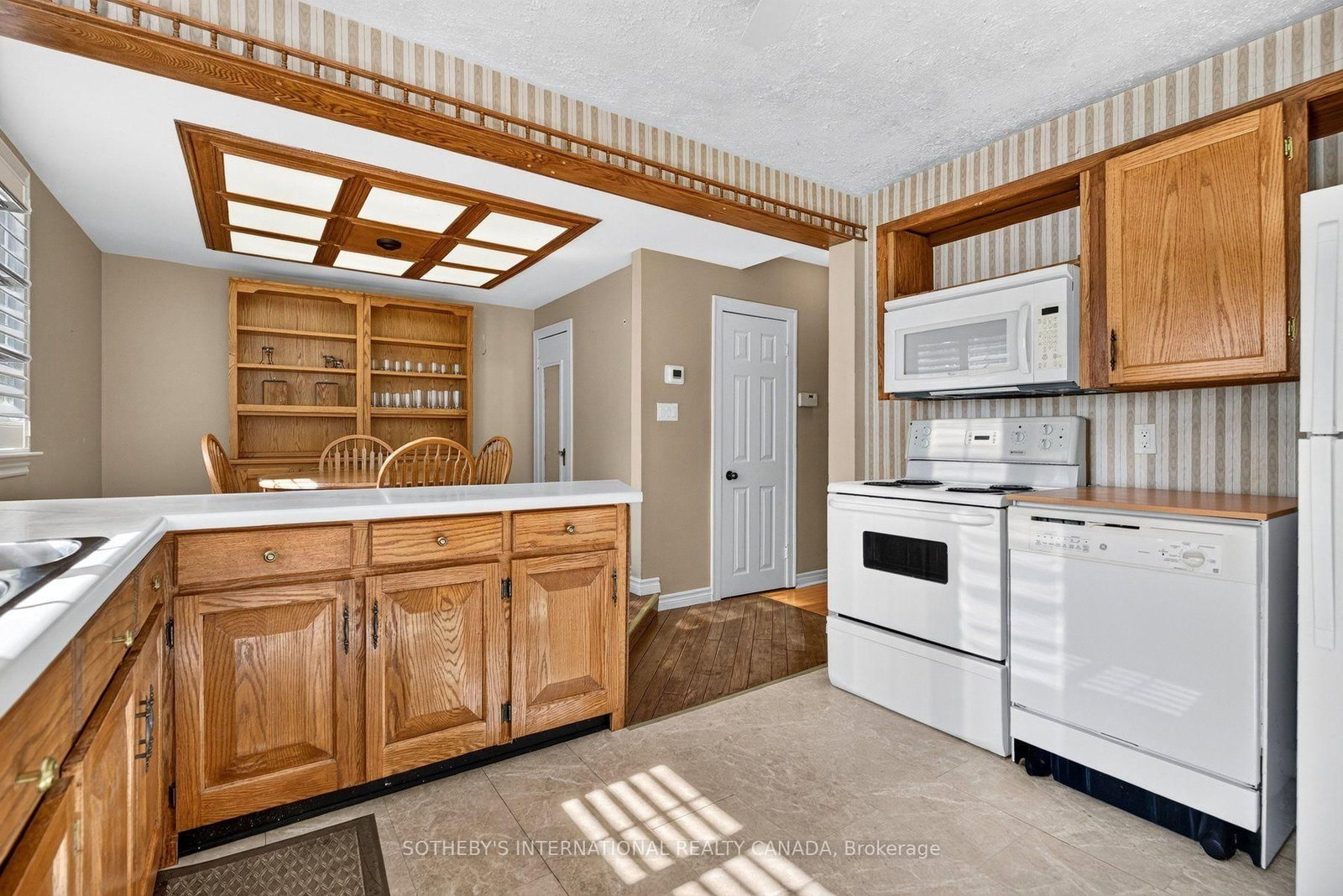 1375 Caroline Street • Burlington, ON photo 4