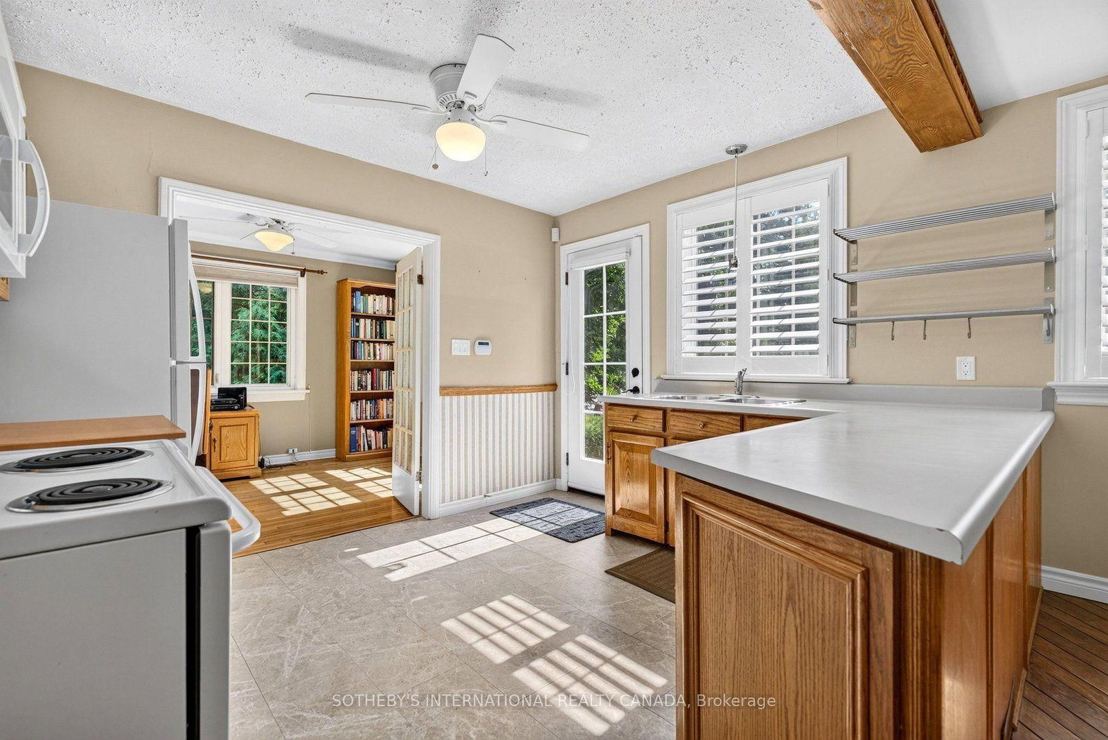 1375 Caroline Street • Burlington, ON photo 5
