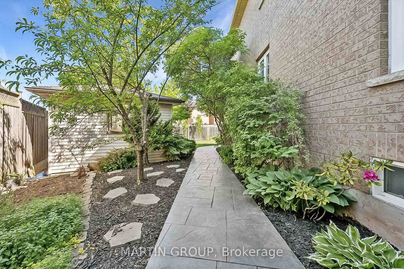 2283 Briargrove Circle • Oakville, ON photo 11