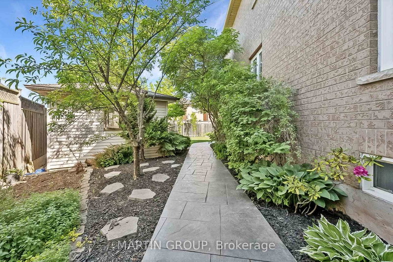 2283 Briargrove Oakville,ON L6M 5A5 — Photo 11