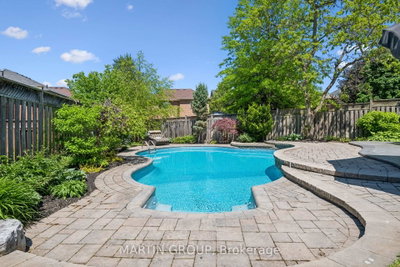2283 Briargrove Circle • Oakville, ON photo 5