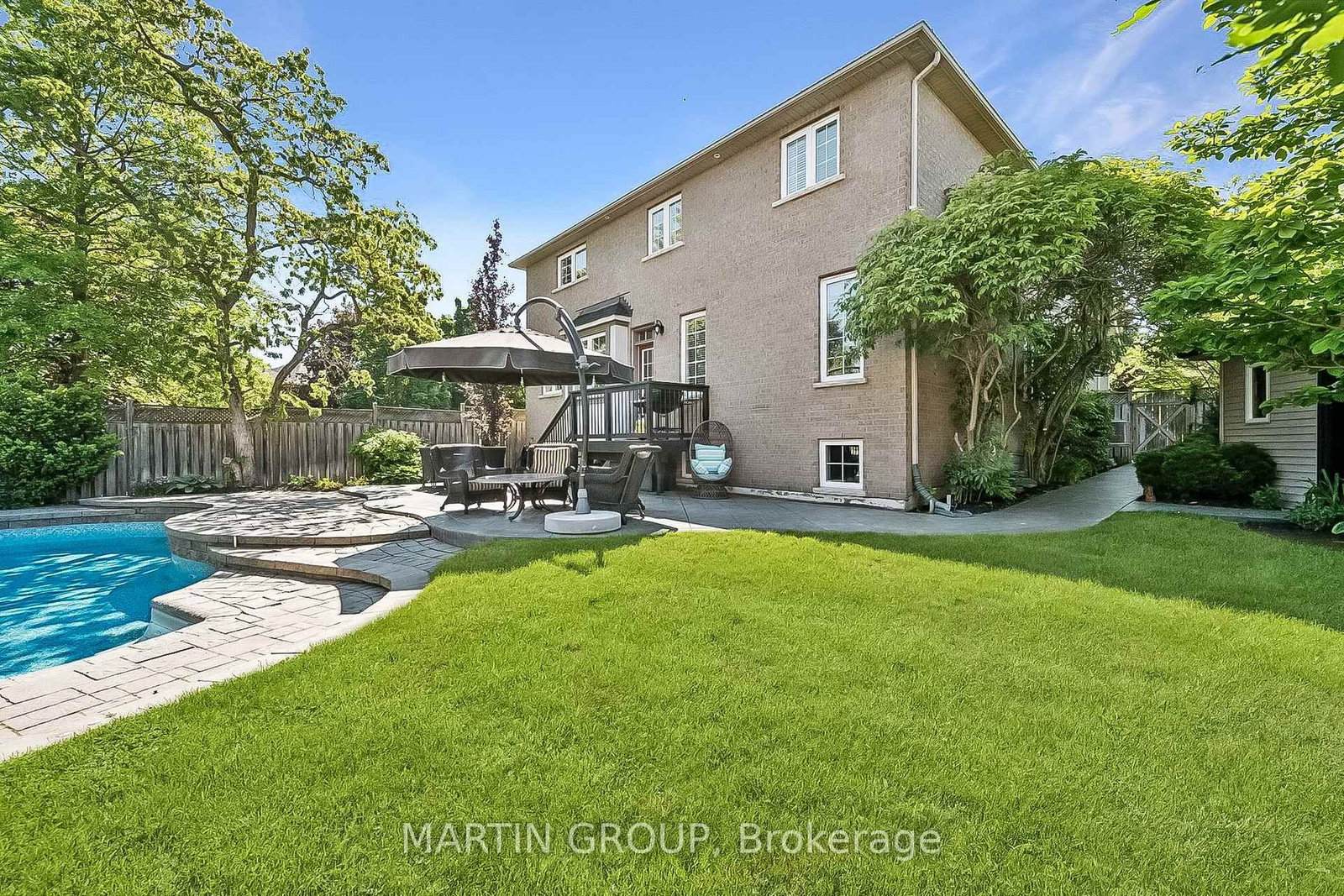 2283 Briargrove Circle • Oakville, ON photo 8