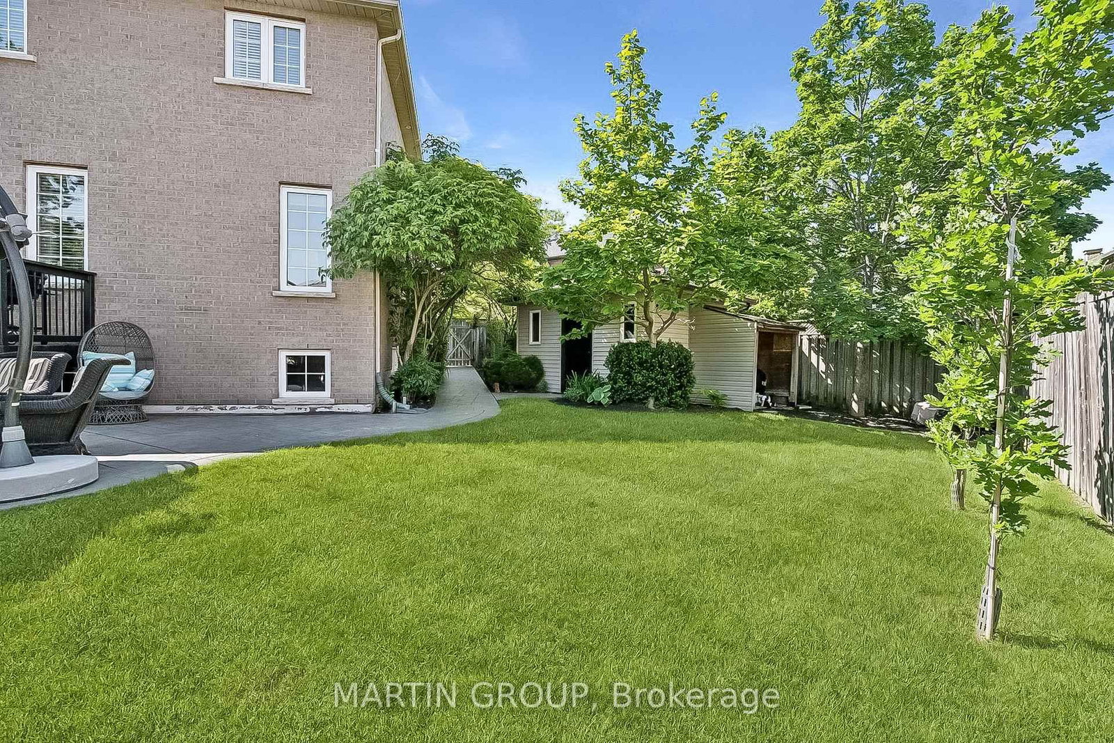 2283 Briargrove Circle • Oakville, ON photo 9
