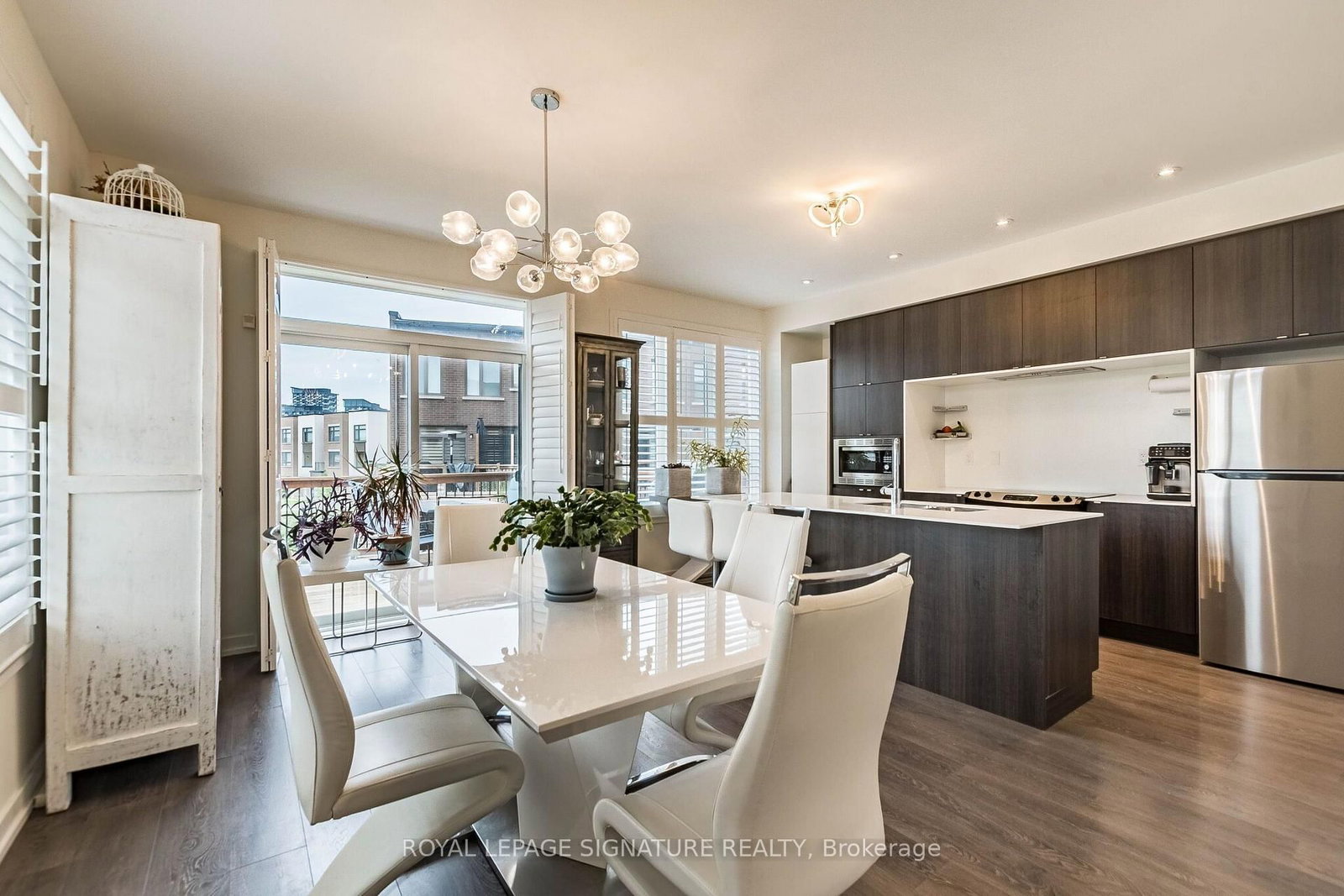3121 Mintwood Circle • Oakville, ON photo 4