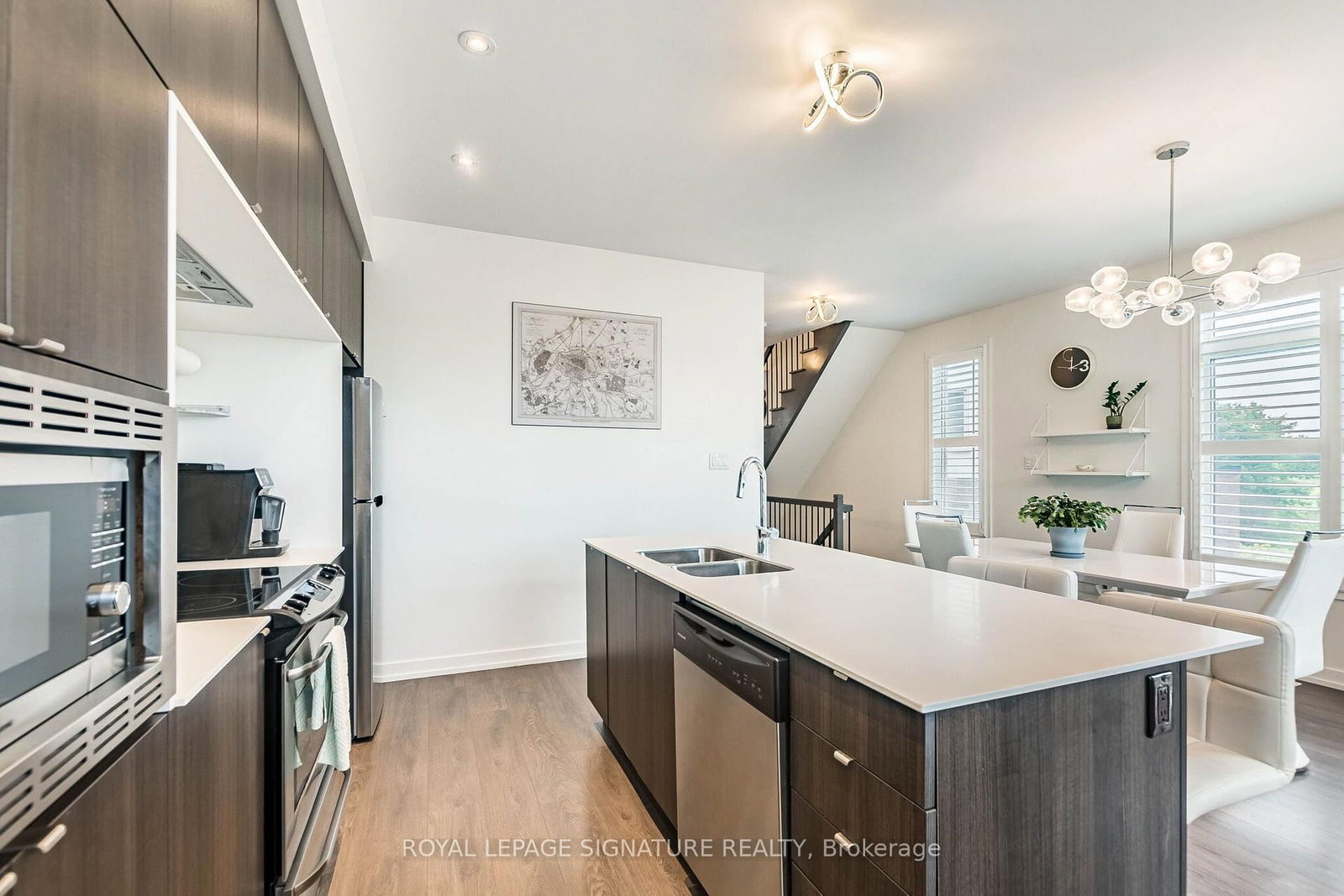 3121 Mintwood Circle • Oakville, ON photo 9