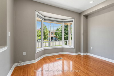 10 Checkerberry Crescent • Brampton, ON photo 6