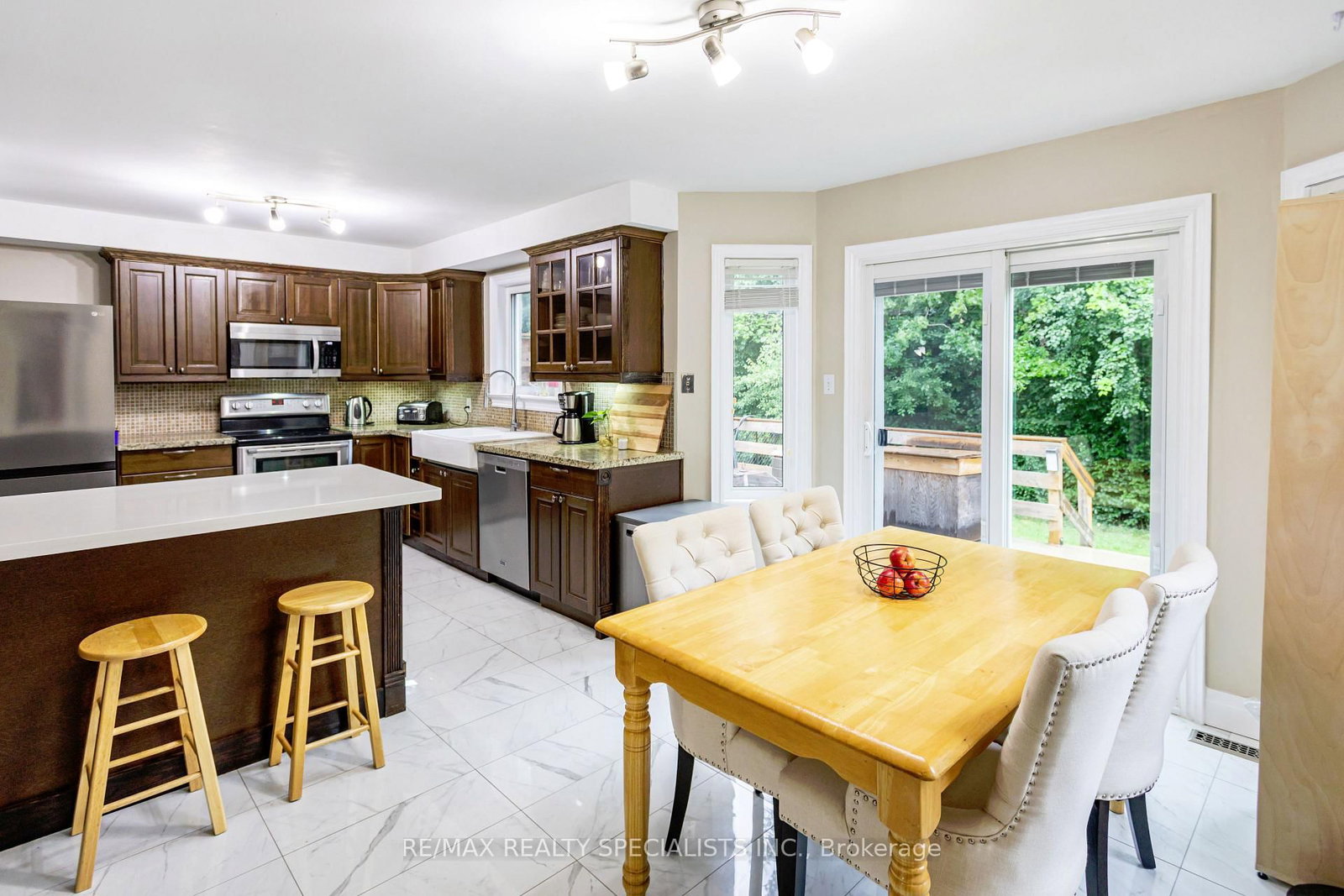 6343 Alderwood Trail • Mississauga, ON photo 12