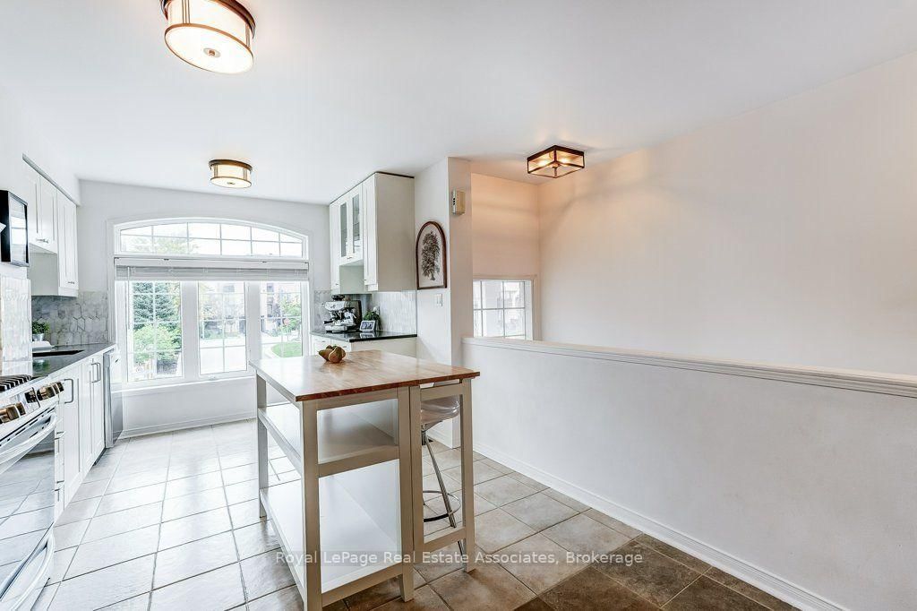 7222 Deanlee Court • Mississauga, ON photo 5