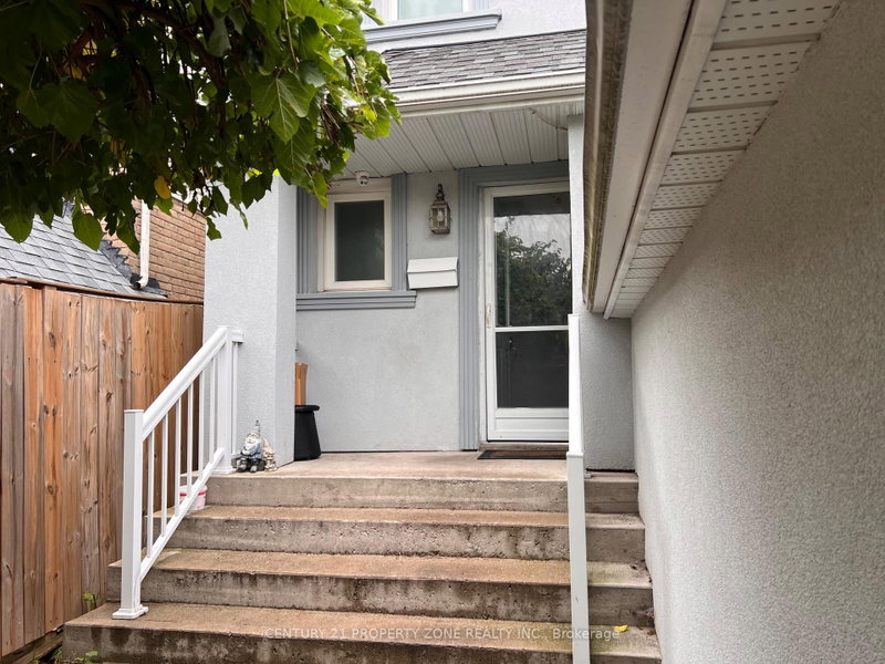 6 Roehampton Crescent W