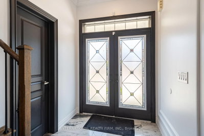 233 Etheridge Avenue • Milton, ON photo 3