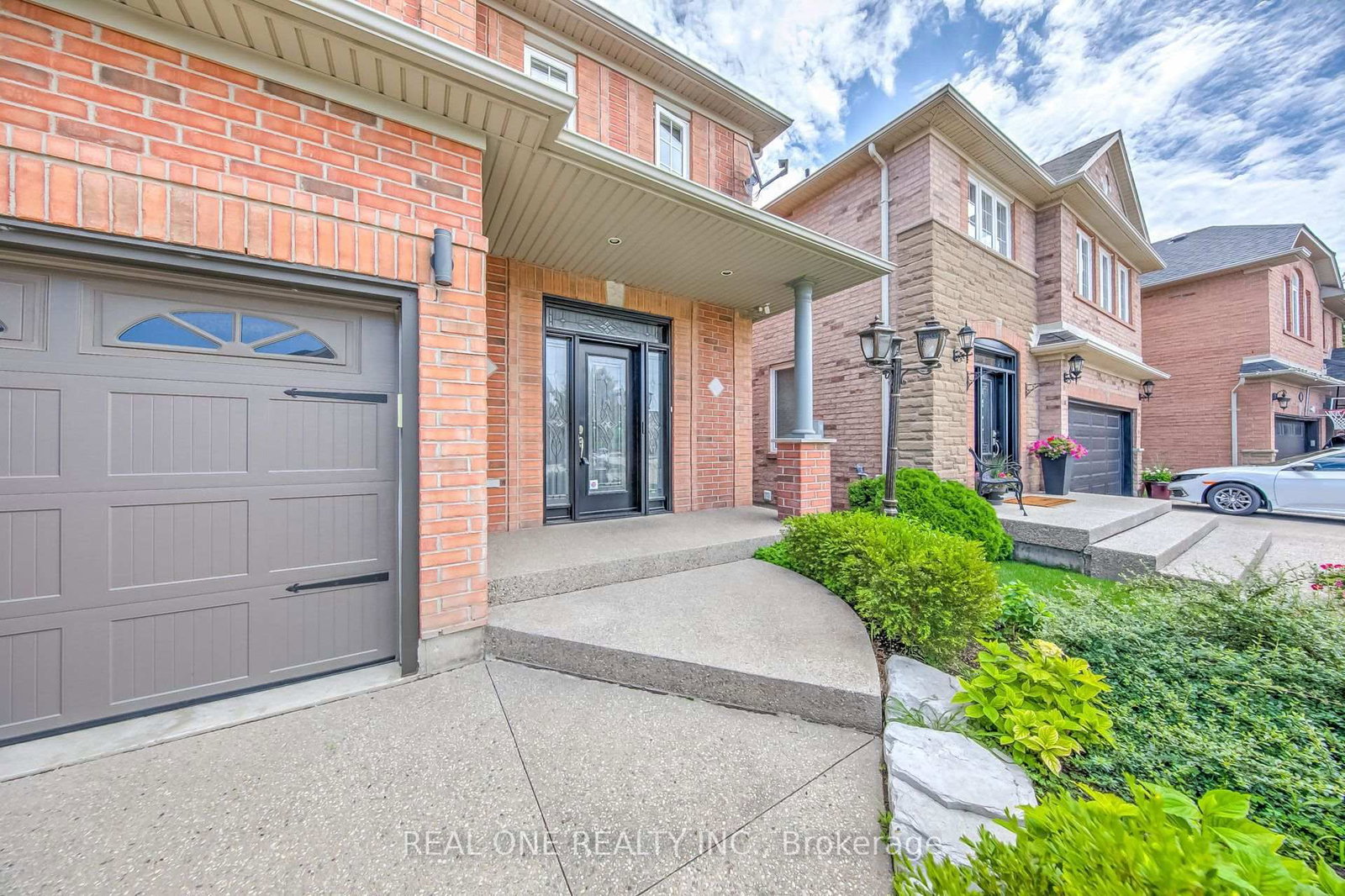 1418 Gulledge Trail • Oakville, ON photo 4