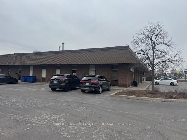 330 Guelph St photo 3