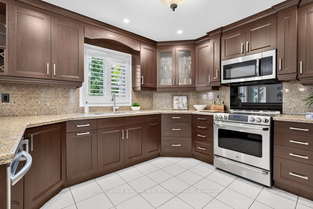 3334 Trelawny Circle • Mississauga, ON photo 12