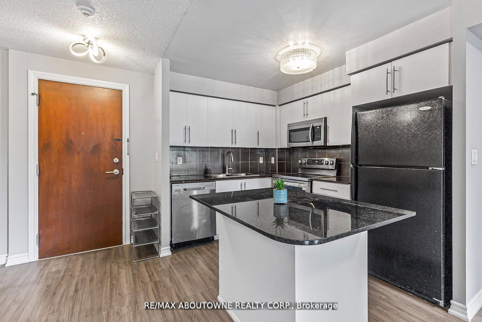 310 Burnhamthorpe Road W • #401 • Mississauga, ON photo 5