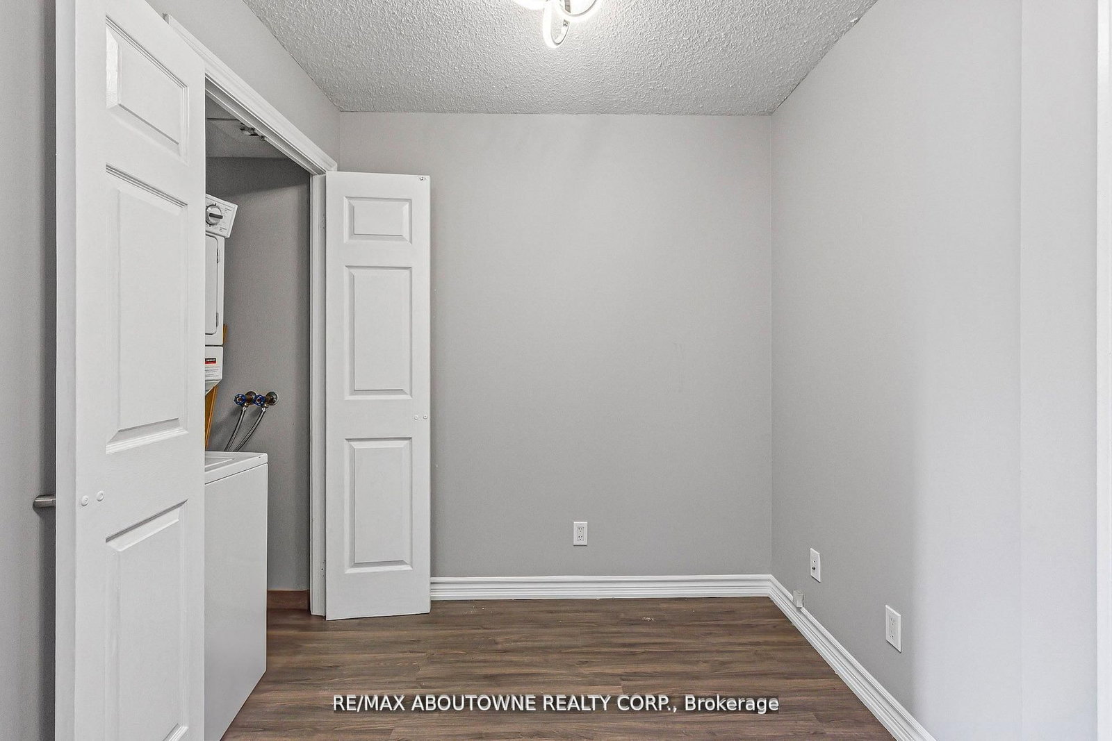 310 Burnhamthorpe Road W • #401 • Mississauga, ON photo 6