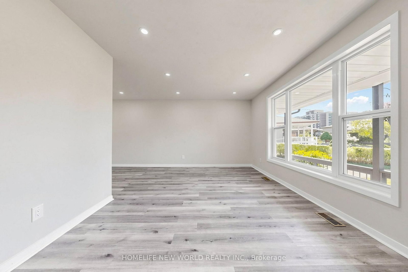 12 Greyfriar Court • Toronto, ON photo 5