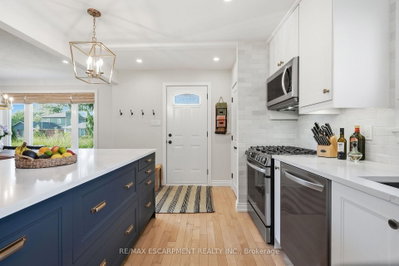 1453 Mountain Grove Avenue • Burlington, ON photo 5