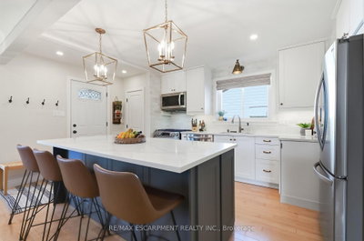 1453 Mountain Grove Avenue • Burlington, ON photo 8