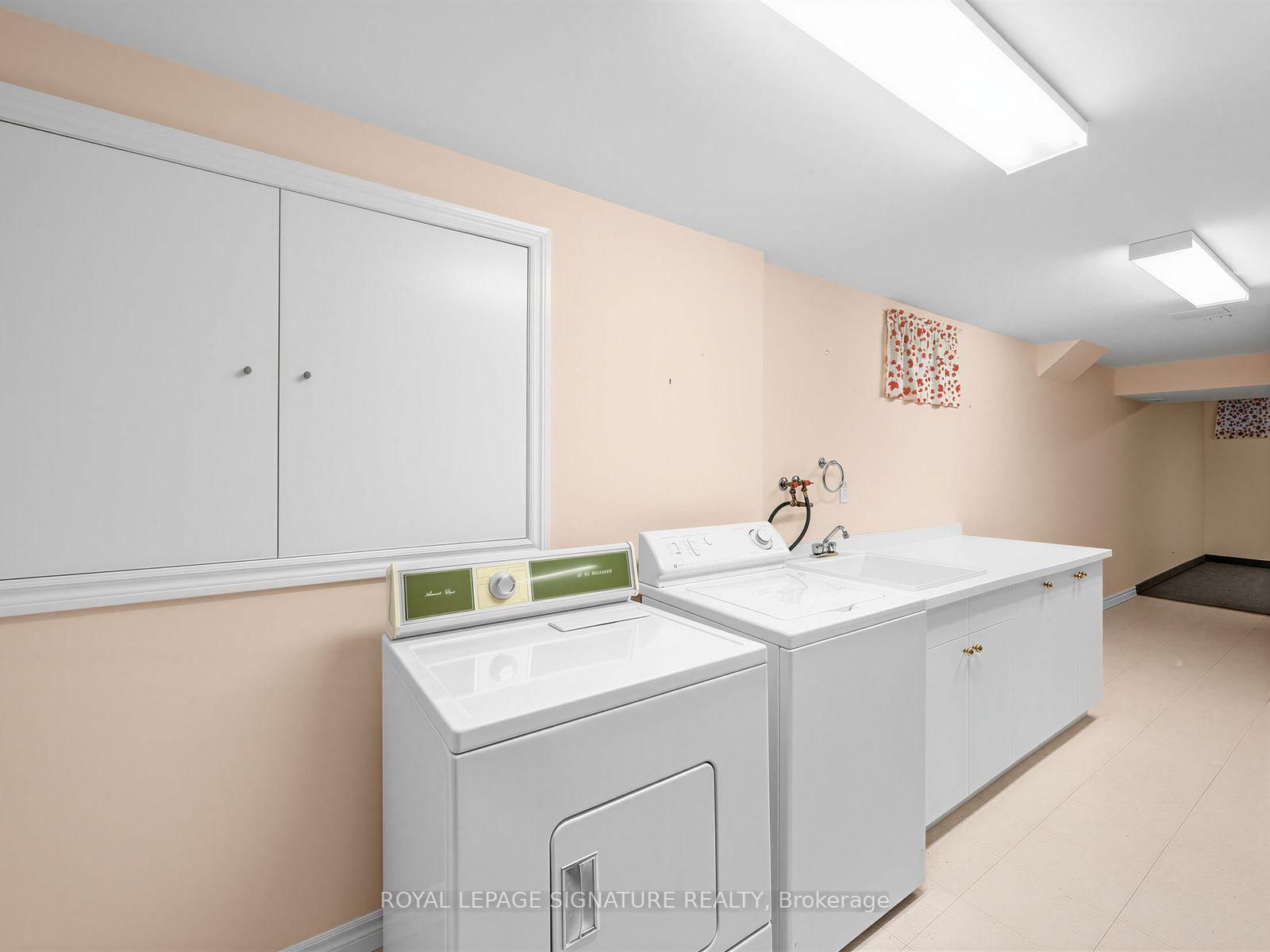 2865 Castlebridge Drive • Mississauga, ON photo 28