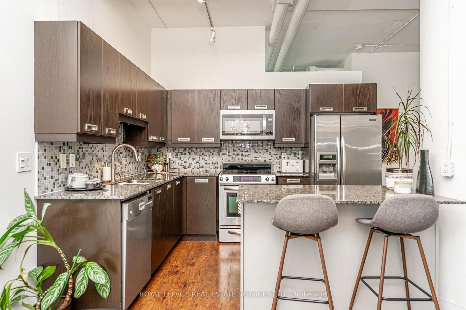 2 Fieldway • #206 • Toronto, ON photo 13