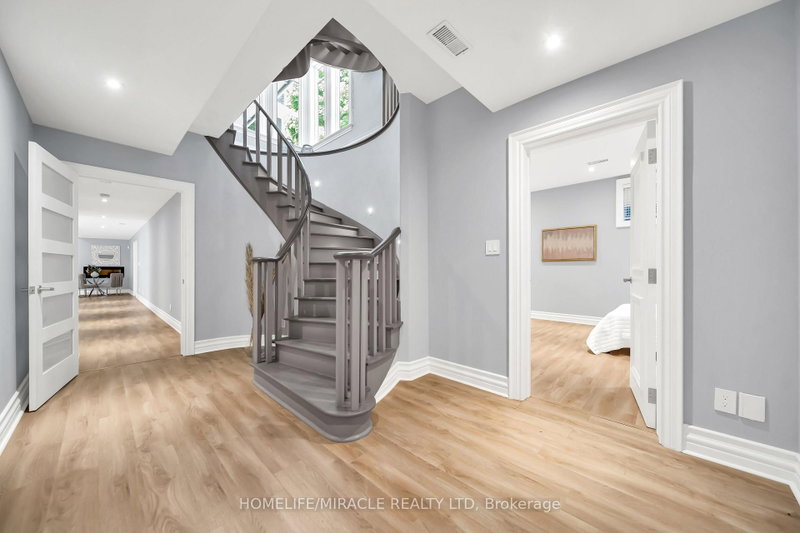 271 Oakhill Mississauga,ON L5G 2P8 — Photo 37