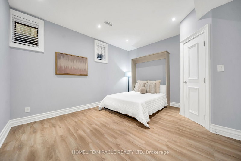 271 Oakhill Mississauga,ON L5G 2P8 — Photo 38