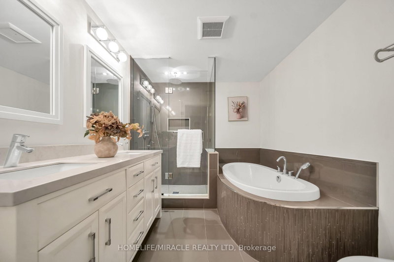 271 Oakhill Mississauga,ON L5G 2P8 — Photo 39